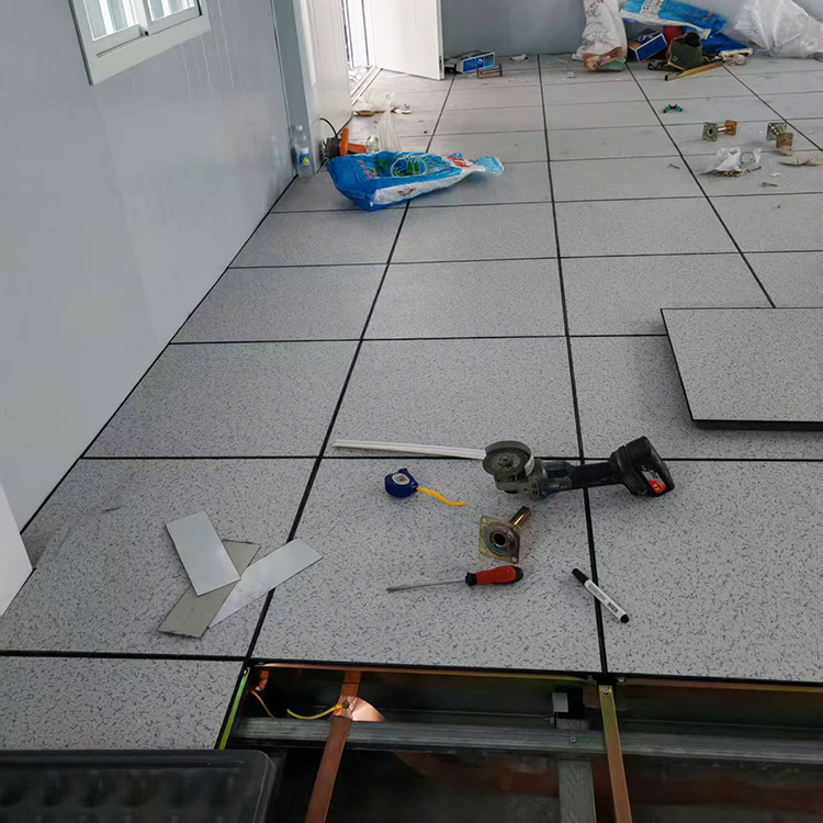 1759223720851545.jpg 设备机房防静电地板和接地系统施工 (8).jpg