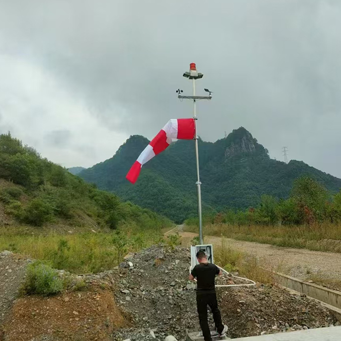 航空障碍灯与风向袋的结合应用